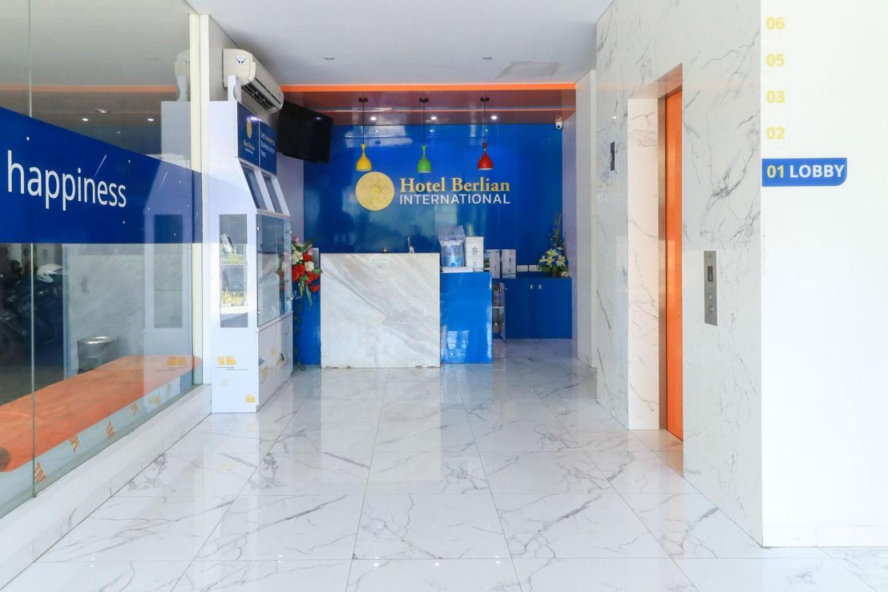 Hotel Berlian International Σουραμπάγια Εξωτερικό φωτογραφία
